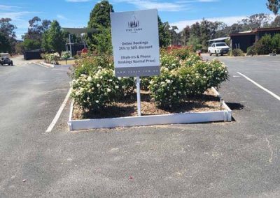 A sign in the car park at Stawell Grampians Gate C&C Park with information about booking discounts.