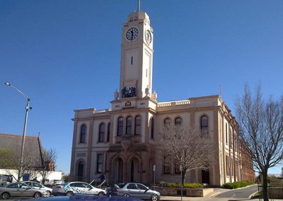 Stately clock tower building in Stawell, viewed under clear blue skies. A nearby landmark when staying at Stawell Grampians Gate C&C Park.